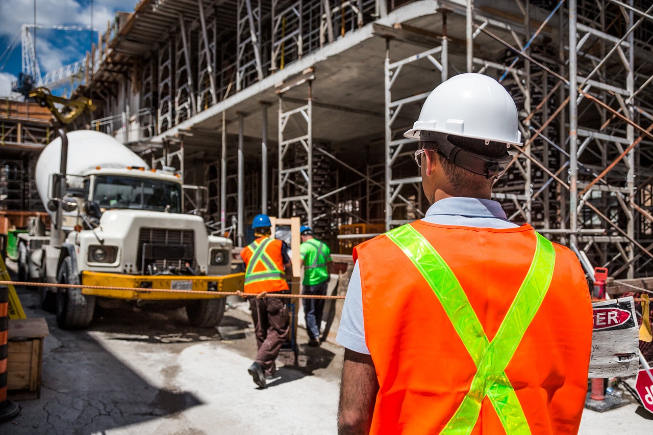 How-To-Become-a-Construction-Estimator-in-the-USA-estimating 6 Tips to Balance Trends and Budget with an Accurate Construction Cost Estimate
